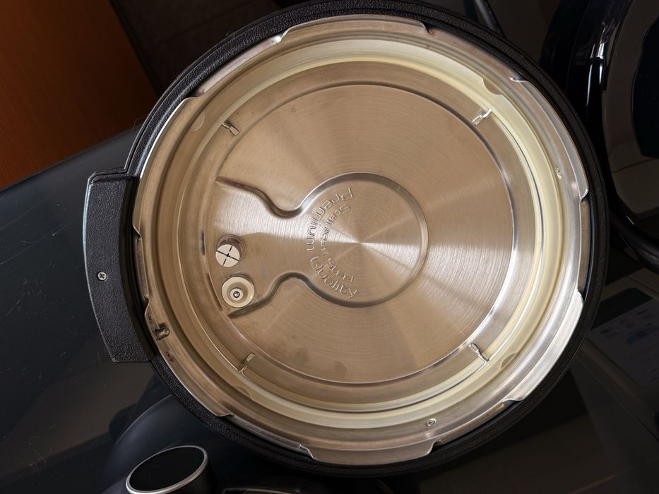 Продавам Мултикукър Tefal Turbo Cuisine & Fry 2-в-1 (7.6L)