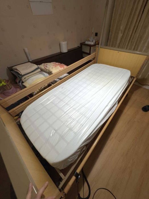 Болнично легло с антидекубитален дюшек