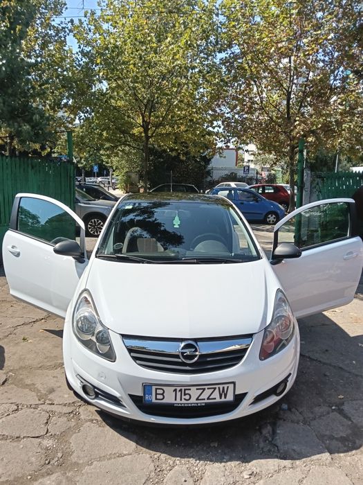 Opel CORSA D an 2010 Luna 11