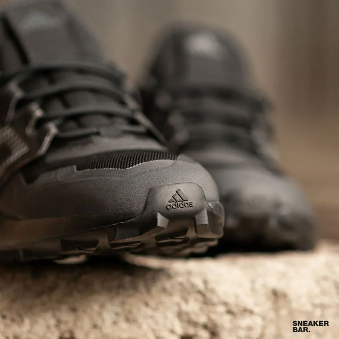 Кроссовки Адидас