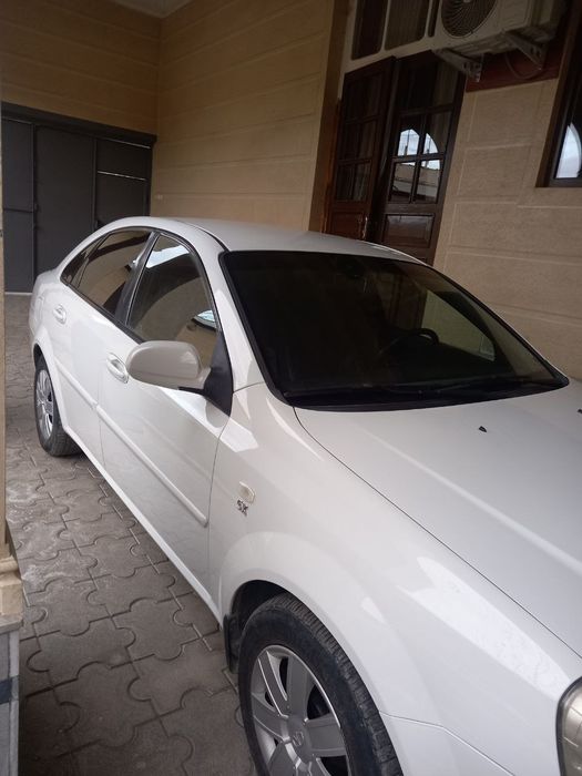 Chevrolet lasetti sotiladi