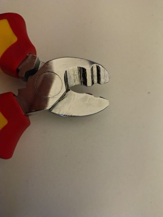 Clești electricieni și foarfeca knipex noi