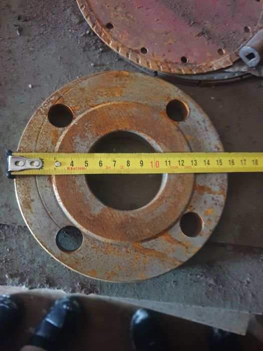 Продам фланцы стальные.