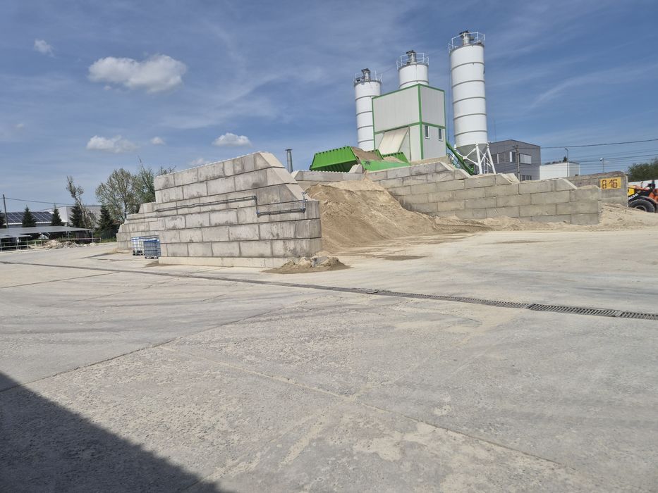 Inchiriere statie de beton Stetter 2,5m si Autobetoniere, Pompe Beton
