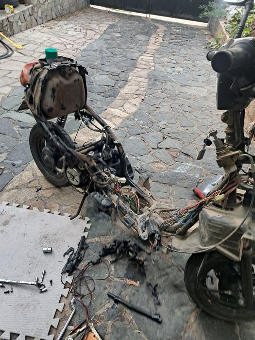 Ямаха джог  на части или цял