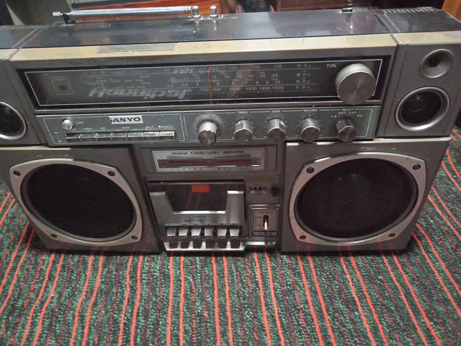 Продам  магнитолы