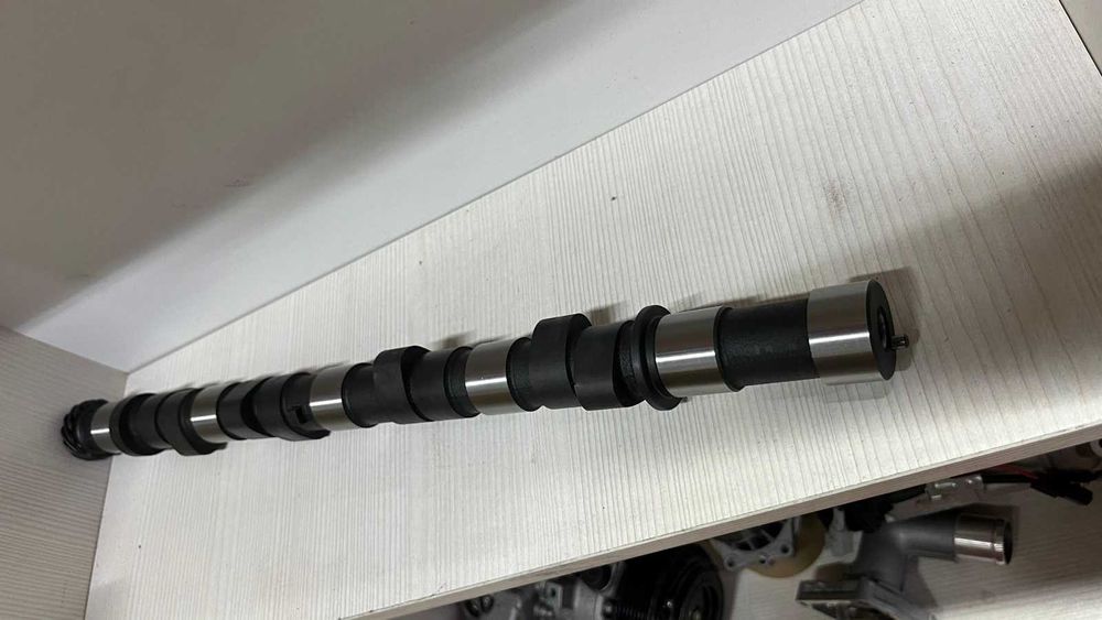 Распредвал НОВЫЙ на Mazda 626 FE