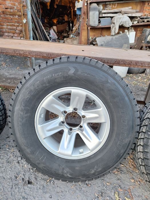 Продам шины с дисками,  можно без дисков.