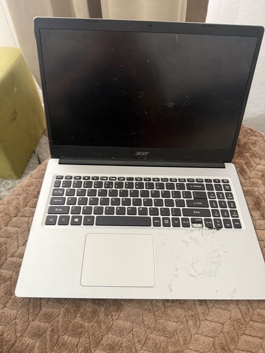 vand laptop acer pentru piese