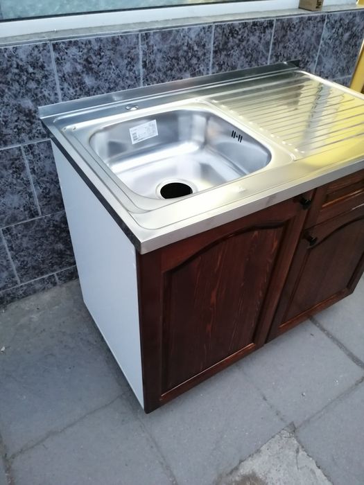 Нов кухненски шкаф с мивка бордова с дървесни врати