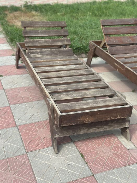 Шезлонг для бассейна