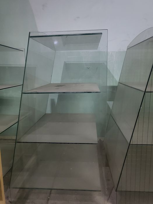 Полки витрины стеллажи