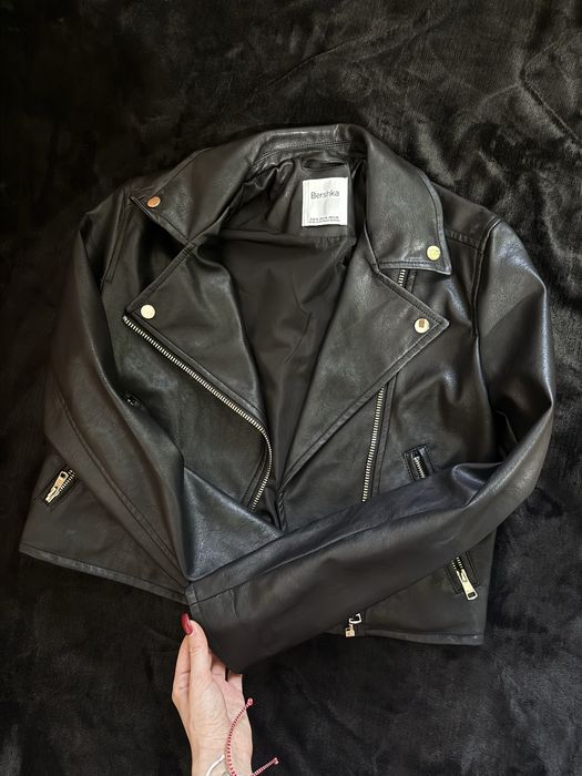 Черно кожено яке Bershka(ЧИСТО НОВО)