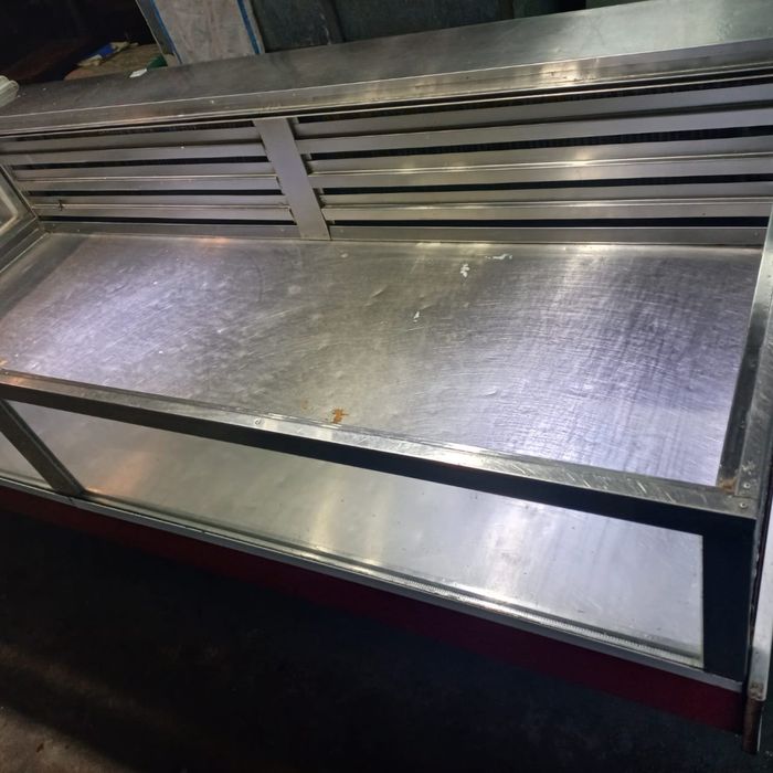 Виттринный холодильник