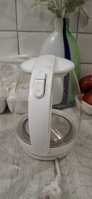 Электрический чайник AVA