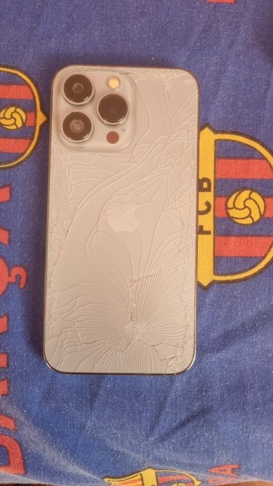 Vând iphone 13 pro blocat
