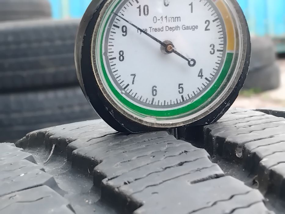 Бусови гуми 225 75 16 C Ц Maxmiler wt2 cargo от Мишелин. Налични са 2 броя - нов внос. Не са нови! Посочената цена е за един брой гума.