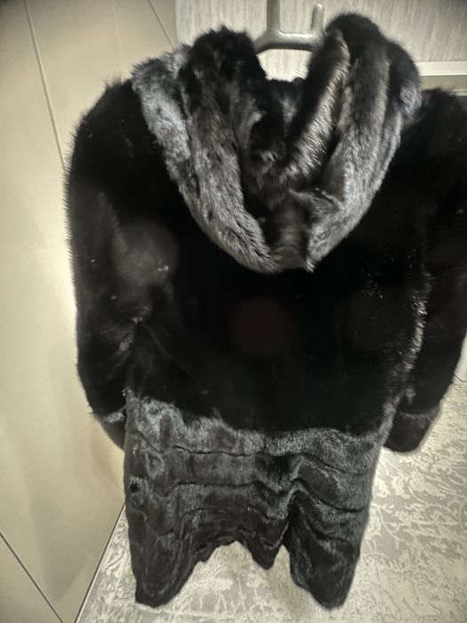 Продам норковую шубу.