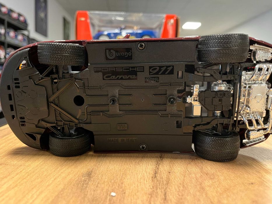 BBURAGO метален колекционерски модел  PORSCHE CARRERA 911 1999г. 1:18