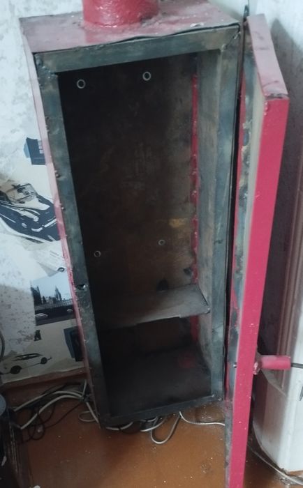 Металлический сейф