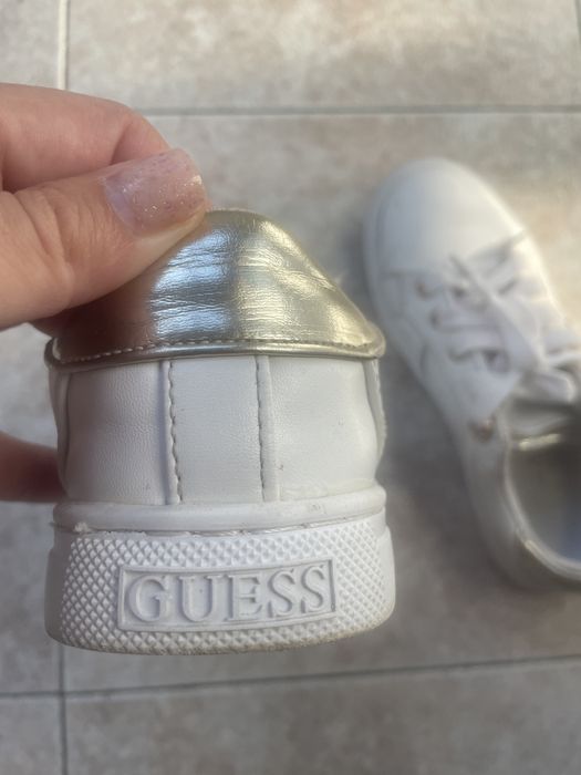 Бели маратонки  Guess