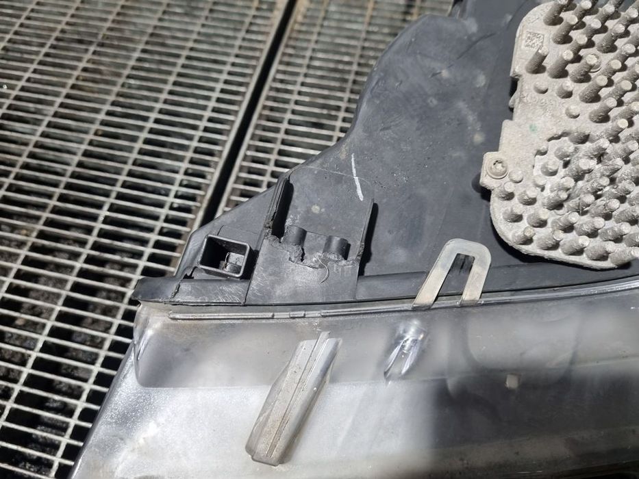 Far Dreapta BMW X5 E70 Facelift 2010 - 2013 SUV 4 Usi (1280) Xenon ADAPTIV prindere rupta