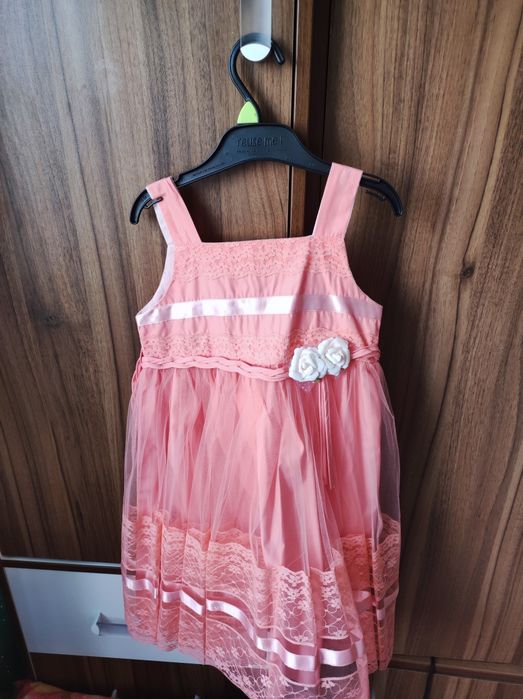 Продам нарядную одежду для девочек и мальчиков