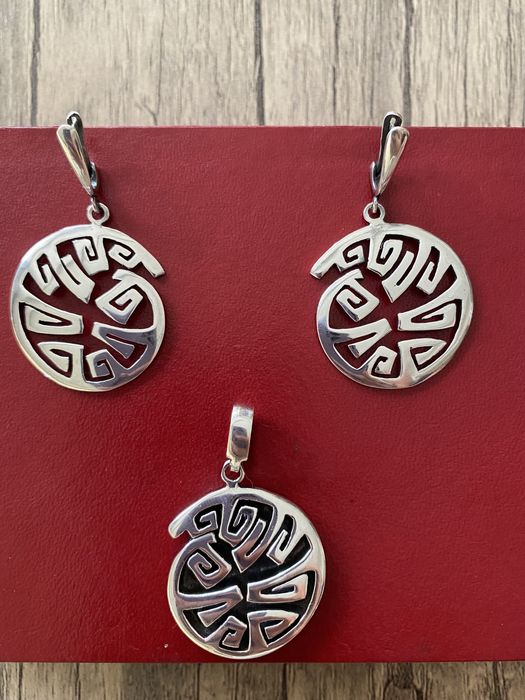 Сребърни обеци и висулка