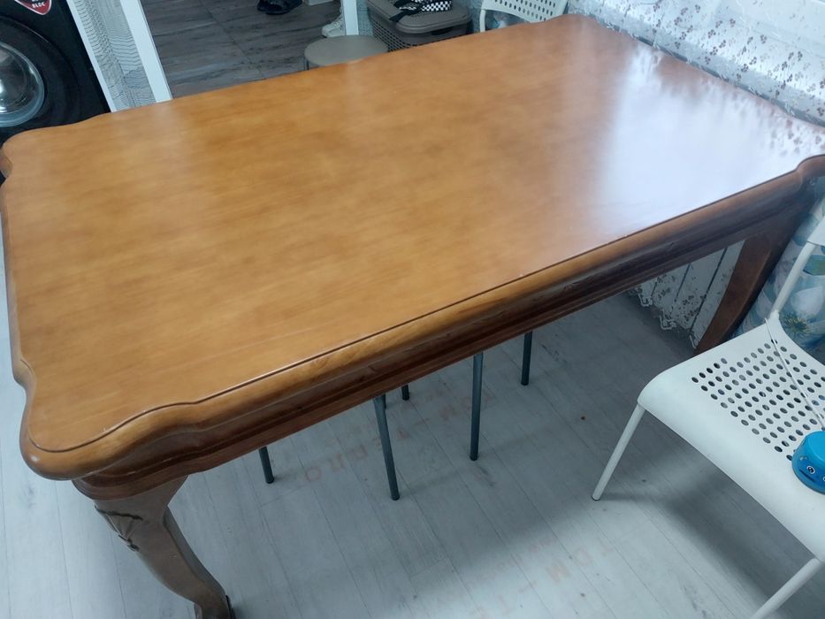 Продам стол дубовый