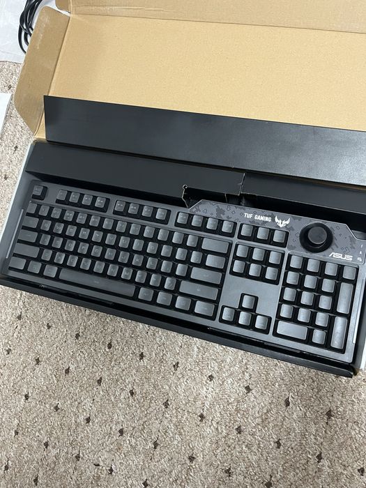 PlayStation 5 – stare foarte bună + tastatura