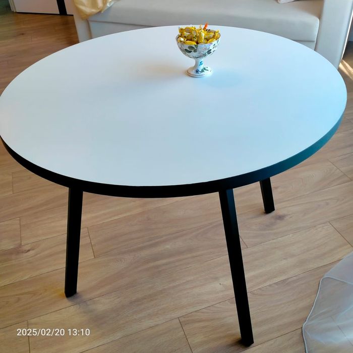 Продаётся кровать, стол, диван