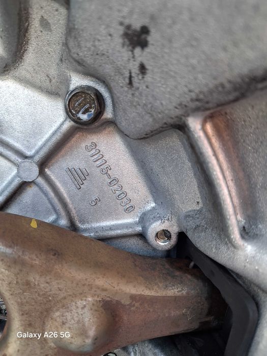 Cutie de viteze si bară față cu proiectoare Toyota Auris