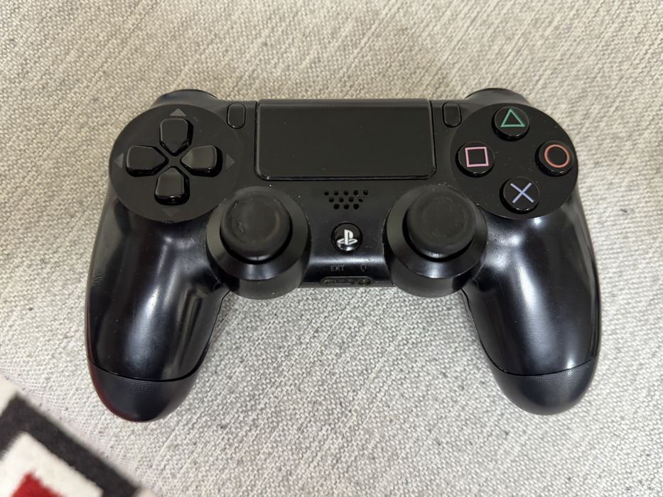 Ps 4 de vanzare 1TB e in stare perfecta