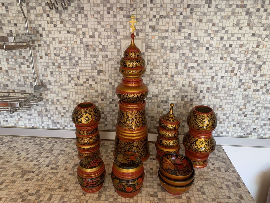 Хохлома от Русия. Има малки дефекти