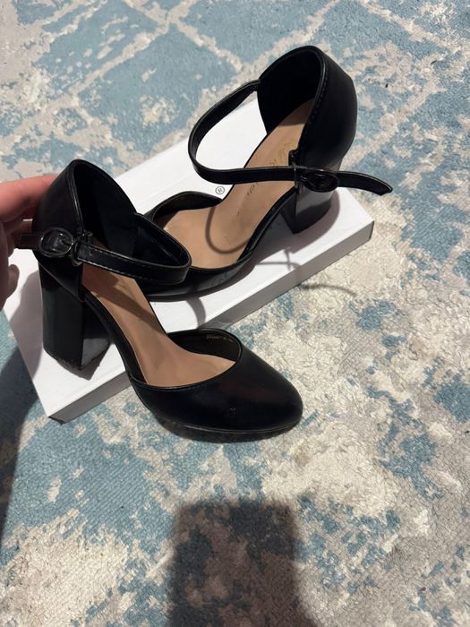 Продам женские туфли