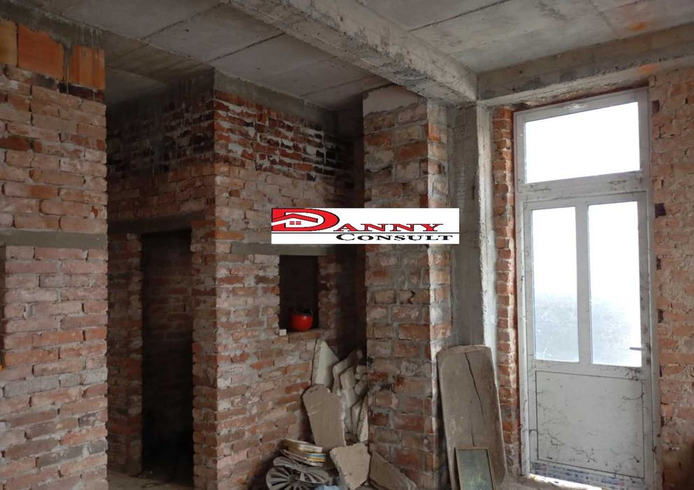 Двуетажна къща за продажба в гр. Плачковци