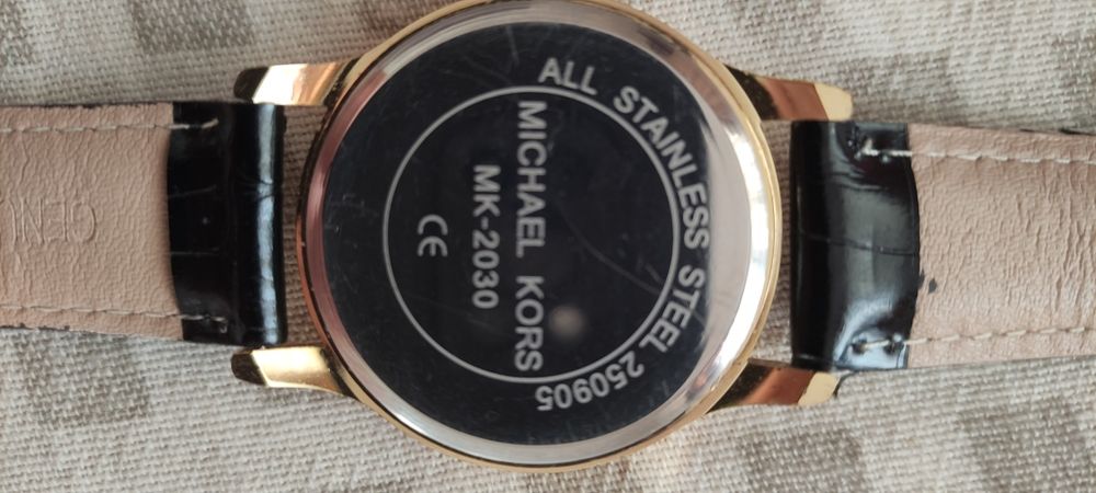 Продам часы Michael Kors