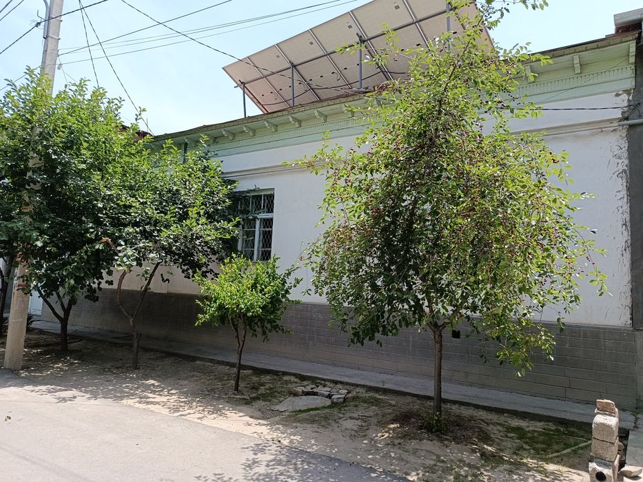 Biznes yoki katta hovli uchun ideal uy sotiladi