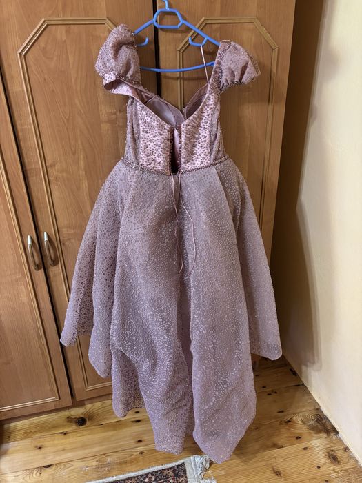 Vand rochie facuta la comanda
