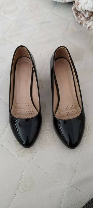 Два броя дамски обувки 39 номер