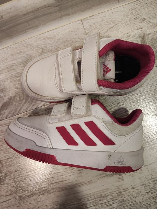 Маратонки Adidas номер 25