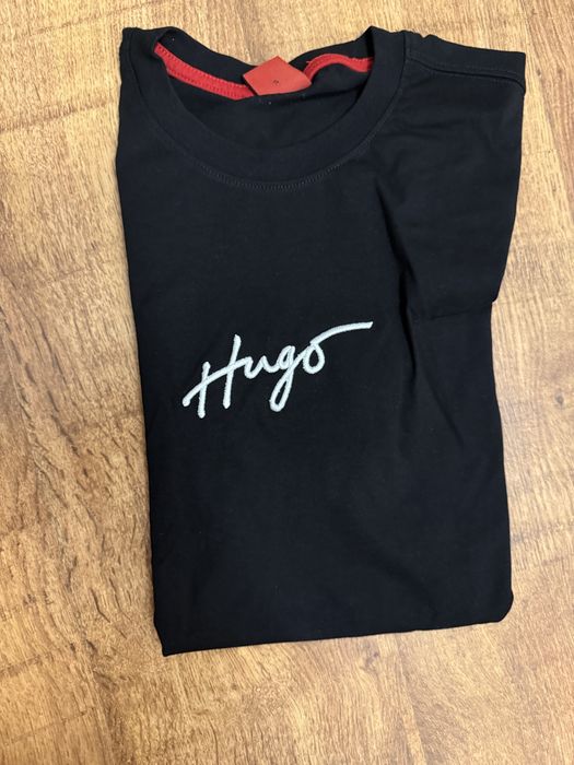 Тенкска HUGO BOSS неупотребявана. Рамзер S