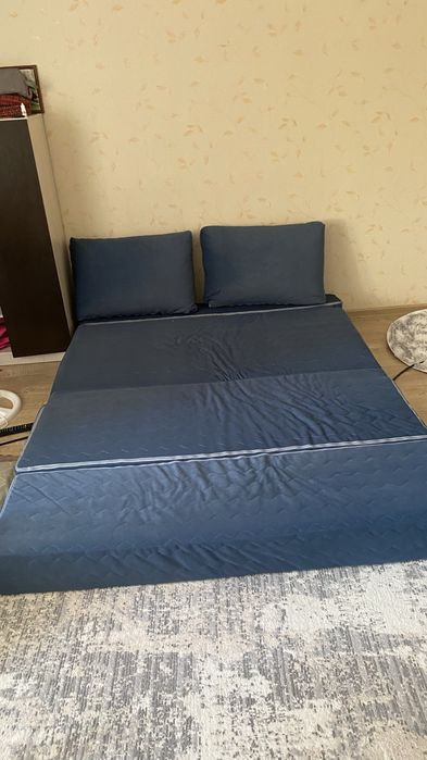 Безкаркасный диван
