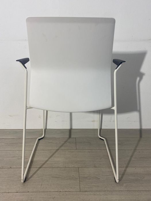 10 Buc. Scaun cu Spătar și Mânere; Scaune Stivuibile