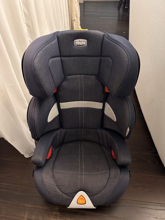 Детское автокресло Chicco (бустер, 15–36 кг)