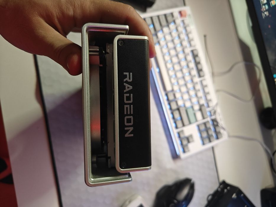 Placa video AMD 6750 XT in garantie