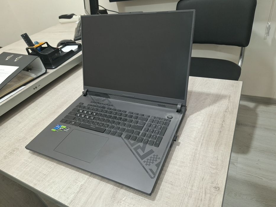 Asus Rog Strix G814J