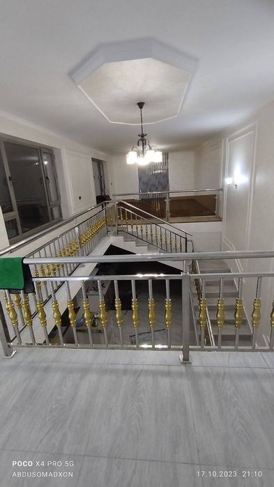 Xizmatlar ideal jamoa bilan olib boriladi