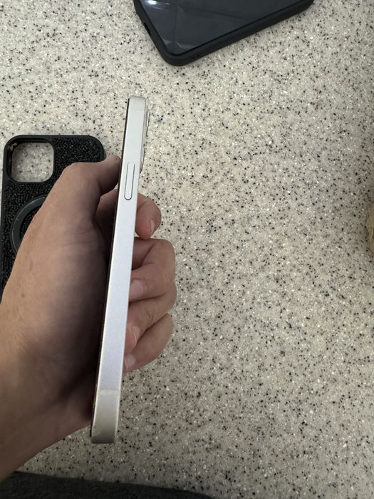 Продам Iphone 13