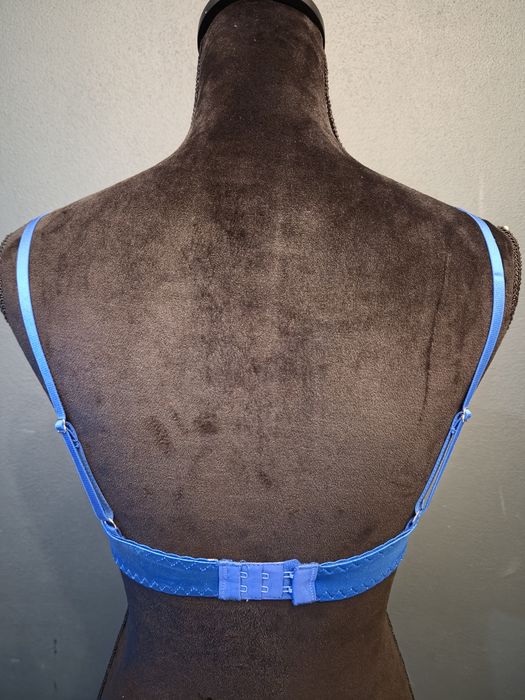 Sutien albastru cu broderie florală, tul transparent, bretele reglabile